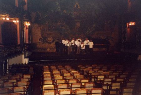A Zona Belem cantando no Teatro da Paz no centro de Belem.
Michael Spencer Parker
21 Feb 2006