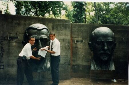 Elder Fernandes e Elder Bewiahn no Parque Municipal de BH
José Gledestone Soares Fernandes
01 May 2002