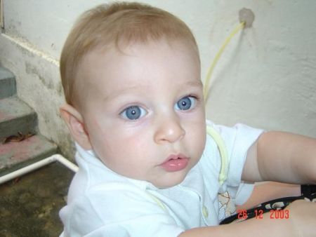 Este é meu filhinho querido: é a cara do pai, com os olhos da mãe. Nesta foto ele está com cara de sério.
Ivan de Gusmão Apolonio
23 Jan 2004