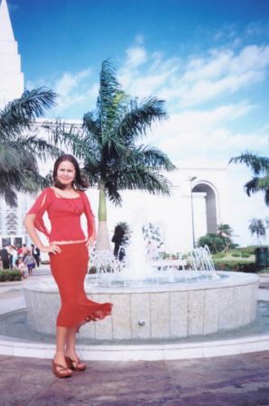 Simone no templo de campinas em 2003
Fábio Roberto Oliveira Barbosa
26 May 2004
