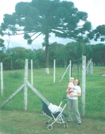 Eu e Sarah em frente ao terreno que será construído o Templo de Curitiba!
Suely Ronsoni da Luz
16 Sep 2004