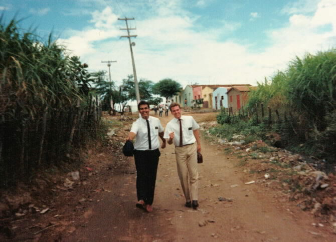 Elder Gaby e Elder Gleason em Patos
Wara Araujo Gaby
18 May 2005