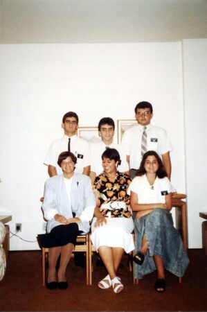 Este é o meu grupo do CTM na recepção dada pelo Presidente Helvéico e a Sister Rudá aos novos missionários.
Luis Eduardo de  Athayde Vieira
21 May 2005