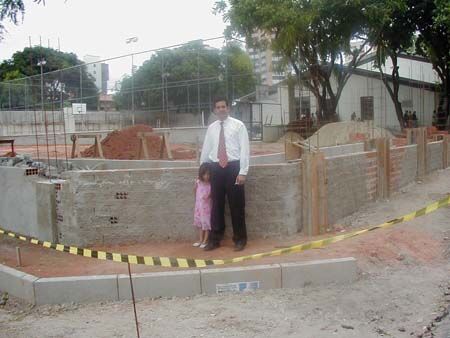 Mes passado estive em Fortaleza e fui correndo ver a casa da missao para matar a saudade. Infelizmente a casa nao existe mais,  A igreja resolveu aumentar o estacionamento da capela aldeota... :-(
Fabio Roberto DeMelo
02 Aug 2006