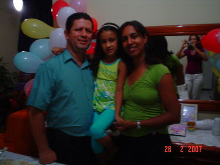 Eu, minha esposa Adriana e minha filha Camila, na comemoração dos seus 6 anos de idade.
Adimilson Ferreira Velozo
04 Feb 2008