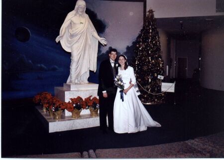 Isso e nos no dia de casamento no centro de visitantes do templo de Washington D. C.
Elizabeth  Kohl
04 Jun 2003