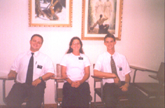 Esta foto eu gosto bastante, foi tirada em dezembro de 2002, pouco antes de eu voltar para casa, sou eu o Elder Blanco e Elder Brandt, que também já voltaram para casa!!!!!
Fabiane Macedo Szymanski Goes
15 Jul 2003
