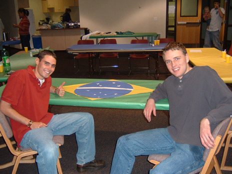 'Elder' Donat e Eu ('Elder' Bawden) numa festa com alguns brasileiros em Logan UT.
Spencer J. Bawden
12 Mar 2004