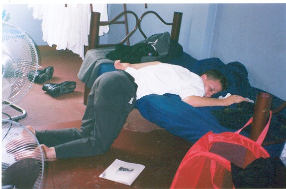 EU AMO ESTA FOTO,  MEU COMPANHEIRO   ELDER WISER, DORMINDO FAZENDO ORAÇÃO DEPOIS DE UM DIA DE TRABALHO, ISSO QUE É PODER!    MANACAPURÚ-AM
Robert S. Nascimento
23 Oct 2004