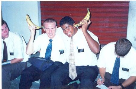 Elder Mcdonald e Elder Nascimento 
em o dia de pegar os numeros da semana!
Robert S. Nascimento
23 Oct 2004