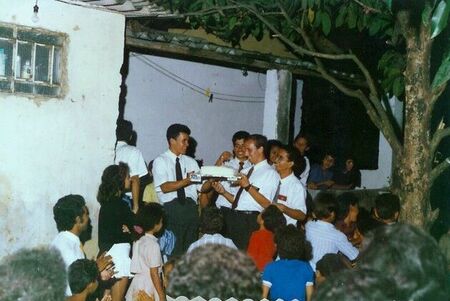 Hardy Birthday photo, Jan 31, 1991 in Catende, PE.  Elder Nunes on left, Rinaldo on right.  I don't remember others' names...
Russell  Hardy
25 Sep 2003