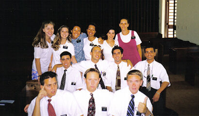 Da direita p/ esquerda: Elder Steenblik, Elder Thregold, Elder Wilson, Elder Oliveira, Elder De Carvalho, Elder Scheffer, Elder Coutinho,Sister da Silva, Sis Peres,Sis  Dos Santos, Sis Sales(eu), Sister Goring e Sis Jerman.  Mais ou menos setembro 1998.
Darley  Beers
24 Nov 2003