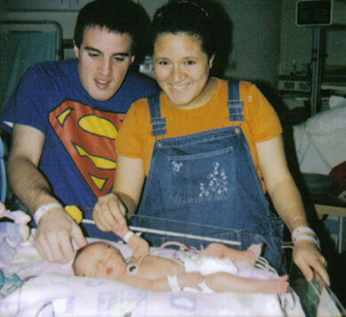 Aqui a primeira foto que tiramos em familia de tres. A Claire ainda estava no hospital. Agora ela  ja esta em nosso lar!
Darley  Beers
13 Mar 2004