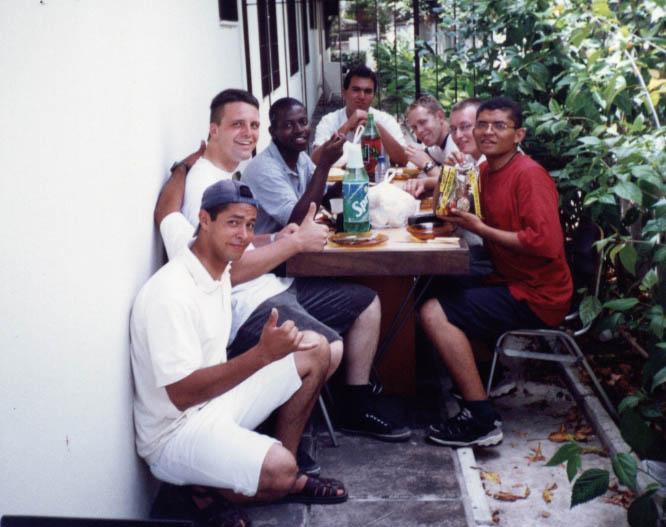 ó parí os éldis fazendo um chuarrasco de gato!!!!!!
Diego Caires Cardoso
05 May 2004