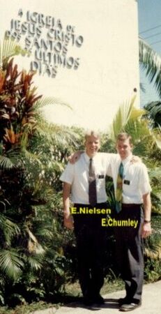 E.Chumley e eu.  Nao sei si seja en Aracatuba ou en Sao Carlos??
Lyle Richard Nielsen
21 Nov 2003