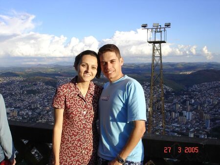 Entre os dias 25 de março e 01 de abril de 2005, eu e minha esposa tiramos férias em nossos trabalhos e resolvi visitar a missão com a minha familia. Essa foto é de Poços de Caldas. Também fui para Ribeirão, Sertãozinho, São José do Rio Preto e Araraquara.
Tiago  Mendes
18 Apr 2005