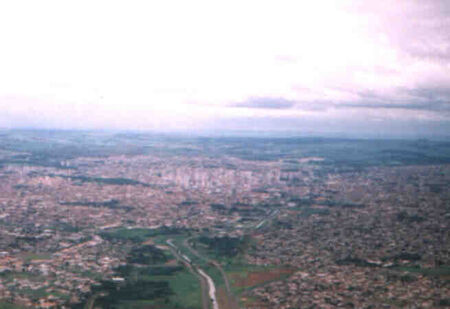 Tirei esta foto da aviao indo para casa.
Daniel L Gibby
01 May 2001