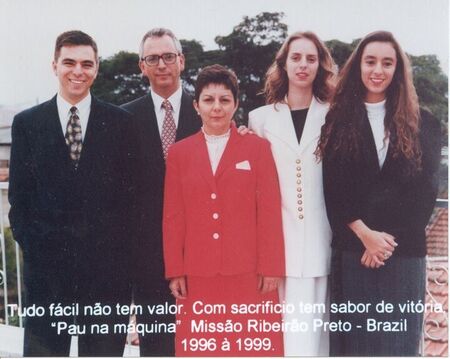 President e Sister Fabricio e sua familia.
Daniel Gibby
09 Jul 2001