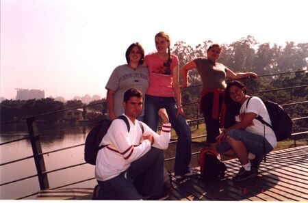 Distrito das Sisteres de Jd. São Luis com seu L.D no Parque Ibirapuera, em um P-Day.
PAULINEI DE JESUS
27 Jun 2004