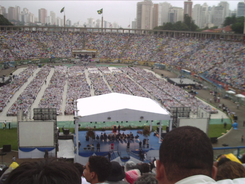 Foto tirada no Estadio Pacaembu SP, com a presença do Pres. Hinckley e Pres. Faust. Foi uma linda festa com mais de 50 mil pessoas. Uma verdadeira demostração da força da Igreja em nosso país. Um abraço a todos! Elder Pires
Lehi Marques Pires
05 Mar 2004