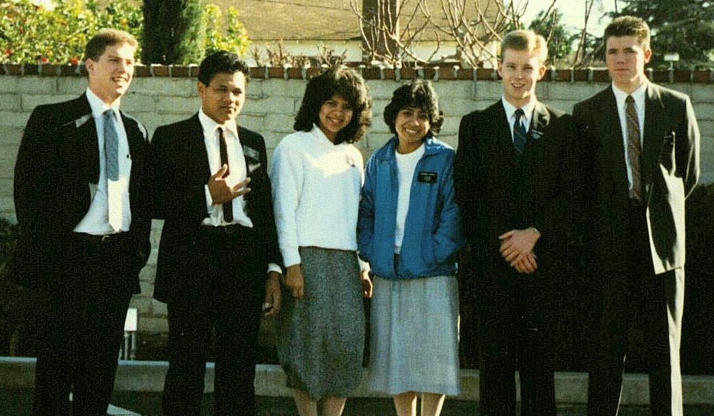 Left to Right:
Elder Ottley, Elder Lulie, Sister Paez, Sister Chakon, Elder Philip Turney & Elder Andre Robertson
Stephen Tefteller
04 Sep 2001