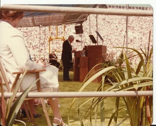 President Kimball speaking to the saints.
Larry  Smith
29 Jan 2011