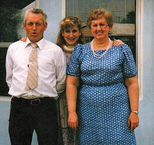 LaVell, Marsha, & Kathleen. Baldwin Park 2nd Ward,  Feb 1988
Philip John Turney
05 Sep 2001