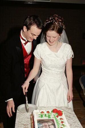 cutting our picture cake
Jay Russell Ahlmer
10 Apr 2005