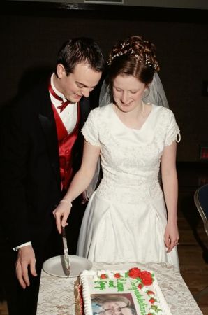 cutting our picture cake
Jay Russell Ahlmer
10 Apr 2005