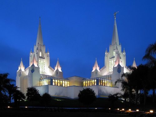 San Diego Temple at Night
Kevin Lee Hammond
01 Feb 2006