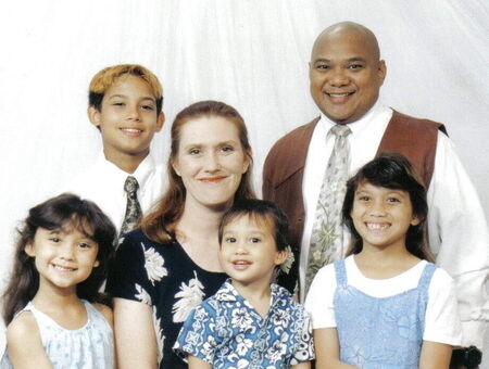 Front: Emily, Ricardo, Annalisa
Middle: Laurie, Francis
Back: Francis III
Francis  Blas
03 Jan 2006