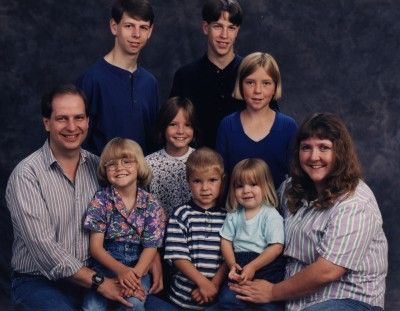 Family of Elder Richard Earl and Hermana Melodye Mckenna, who both served in the California San Diego Mission.
Richard D Earl
20 Nov 2001
