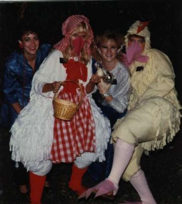 Guess who's who!!   Hermana Kay,  Sister Kimber, Sister Teeter and Hermana McKenna
Melodye A Earl
20 Nov 2001