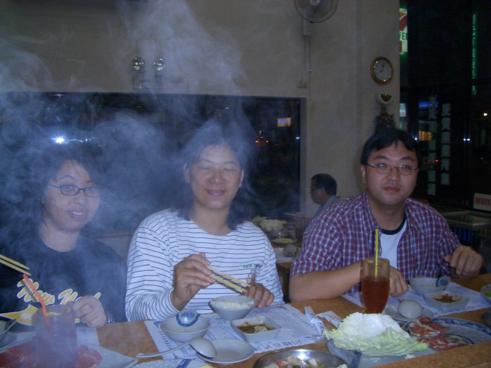 We have hotpot in Shin-Chu, Taiwan, where Elder Yu live~
Kathy Ka-Lai Ng
16 Jan 2004