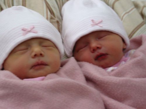 Arriana Renae Riddoch born January 10th at 6:41pm 5 pnds 4 oz.
Ariyah Faye Riddoch born January 10th at 6:54 pm 4 pnds. 15 oz.
Kathy Ka-Lai Ng
16 Jan 2007