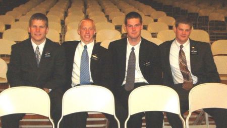 Elder Harris, Elder Gutke, Elder Buzbee, Elder Sandgren
June 2003
Warren, Paula, Erin, Greg Lloyd
10 Jun 2003