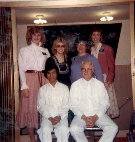 Back row: Sister Layton, Sister Koyle ( me ), Sister Beach, Sister Allen
Front row: Danh Tran ( Dartanian ), President Bird
Launa Faye Gregersen
27 Nov 2006