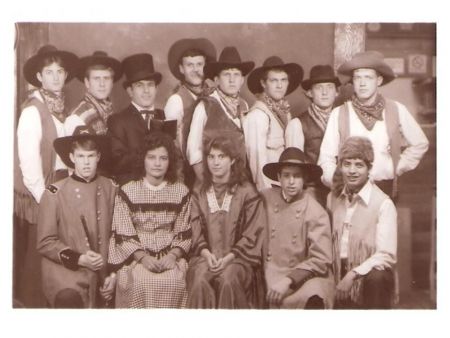 Back Row: E. Campbell, E. Warburton, E.  Brown, E. Hammer, E. Gee, E. Huch(T), E. Steagull (T), E. Hansen
Front Row: E. Williams, S. Caylor, Huch’s Girl, E. Shaddix, E. Little
Leon  Hammer
02 Apr 2009