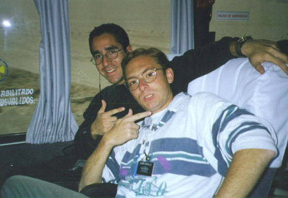 Ése día de preparación...hasta hoy se debe hablar de ese día, cuando las 3 zonas de Arica fueron a Chungará, pucha que fué gueno, aunque llegamos unos minutos mas tarde de lo planificado a casa, pero bueno al fin, aquí con el jeldersen Castillo, a las gue
roberto ya?ez
11 Nov 2001