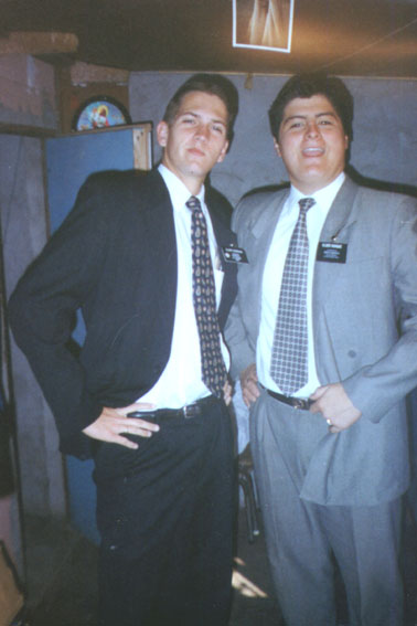 Elder burnham, LZ de La portada (Mayo-gosto 98) y Elder Rusque en mi pensión flaite de Las Arenas un día de Conferencia!
roberto ya?ez
11 Nov 2001