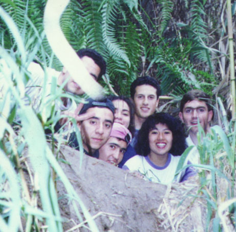 E'Yañez I(el de gorro negro, hermano del E'´Roberto Yáñez-E' Yáñez II-), E' Brinkerhoff y Hna. K-vieres, E'Osorio y Hna. K-rrasco en una mañana de esparcimiento y diversión en el gil-gero...septiembre 1995...bakan, no? yeeee
roberto ya?ez
11 Nov 2001