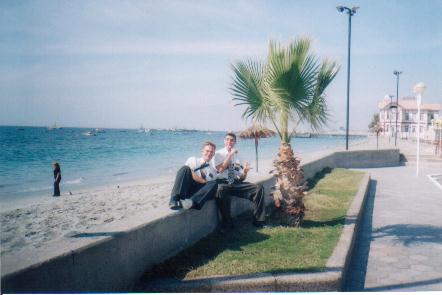 E. ARMSTRONG Y YO SUFRIENDO EN PLENO INVIERNO EN JUNIO DE 1999 EN MEJILLONES...
Roberto  Castillo
25 Nov 2001