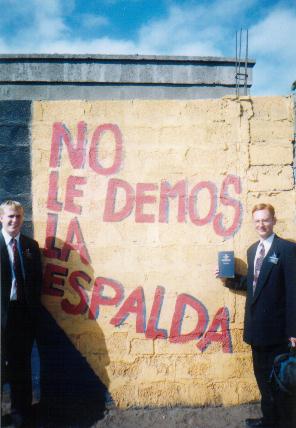 ELDER MC GREGOR Y YO EN ANTOFAGASTA, NOSOTROS NO RAYAMOS LA MURALLA, PERO IGUAL NOS SIRVIÓ
Roberto  Castillo
22 Dec 2001