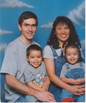 Marcus, Patricia, Eric, y Brianna
Marcus Eric Brinkerhoff
21 Feb 2002