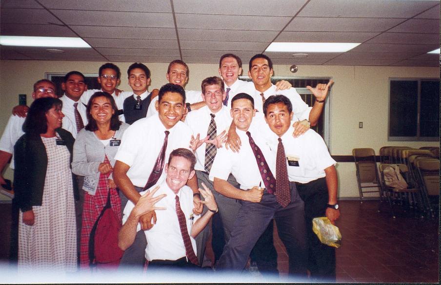 Zona Azapa, reunion de cambios. Hna. bustillos, E.Furlow, E.Borisiuk, Hna.Mesa, E.Ramallo, E.Pla, E.Jimenez, E.Palmer, E.Depaola, E.Miller, E.Phillips, yo, E.Gonzalez, E.Vega
Jorge Antonio Herrera
13 Jun 2002