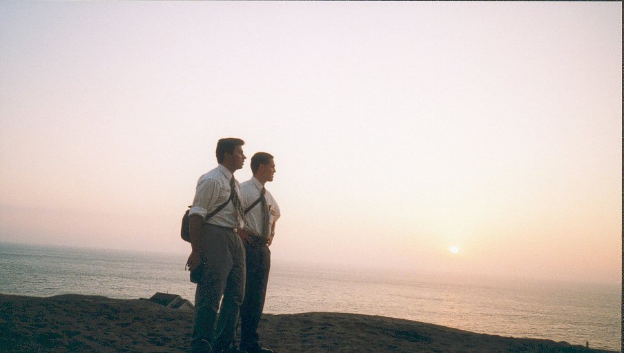 E. Gonzalez y yo en una de las hermosas puestas de sol de Iquique
Jorge Antonio Herrera
03 Jul 2002