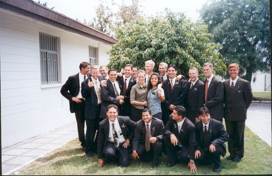 E.Sandberg, E.Geiss, E.Stanger, yo, E. Fullmer, E.Phillips, E.Veas, Hna Broome, E. Molina, E.Taylor, Hna.Duran, E.Gardner, E.Pla, E.Villagran, E.Turner, E.Saez, E.Loveless, E.Neymoz
Jorge Antonio Herrera
03 Jul 2002