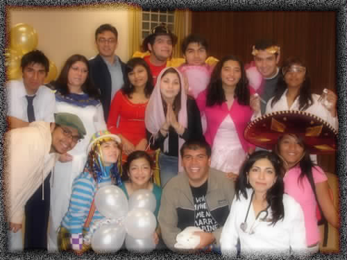 estamos en la fiesta de jas en antofagasta jejej  salimos todos los del barrio angamos ... bueno eso ..yo soy la del gorro de charro ...saludos
Carolina chavez monsalve
27 Jun 2006