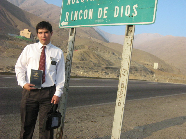 Tocopilla es un lugar muy acogedor... pero su nombre tiene un significado muy distinto, ya que la palabra TOCOPILLA quiere decir: el rincón del diablo... por esto un curita que llegó a este pueblo le quiso cambiar el nombre y por esto hizo una iglesia para una virgen, y le puso al lugar 