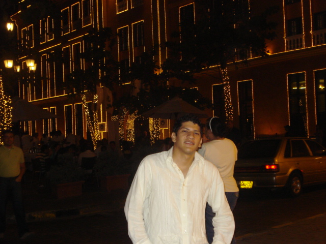 ciudad antigua por la noche
dantes pier gomez mercado
22 Jan 2009